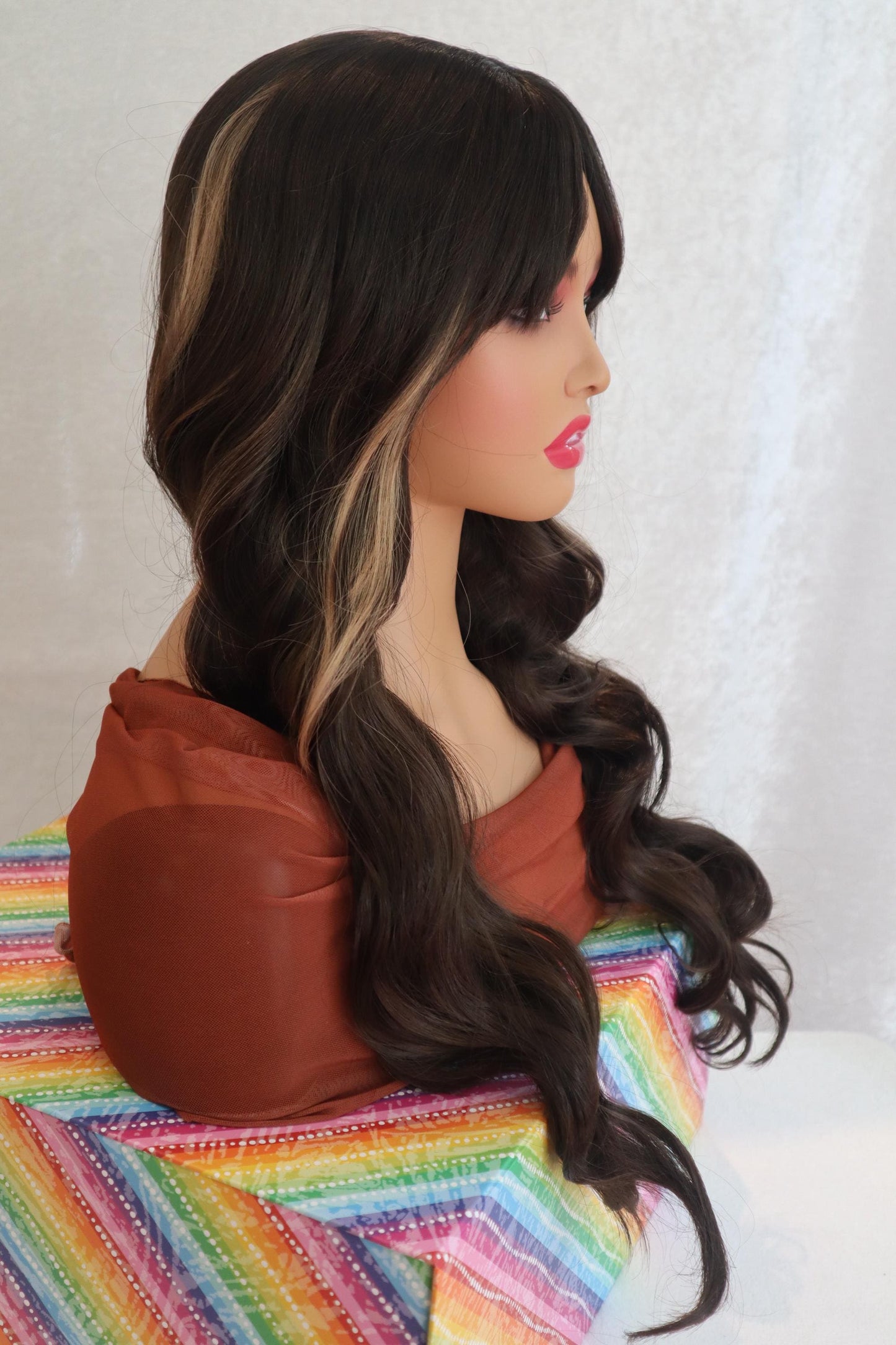 Natural Dark Brown Wavy Wig with Blonde Highlights and Soft Light Bangs