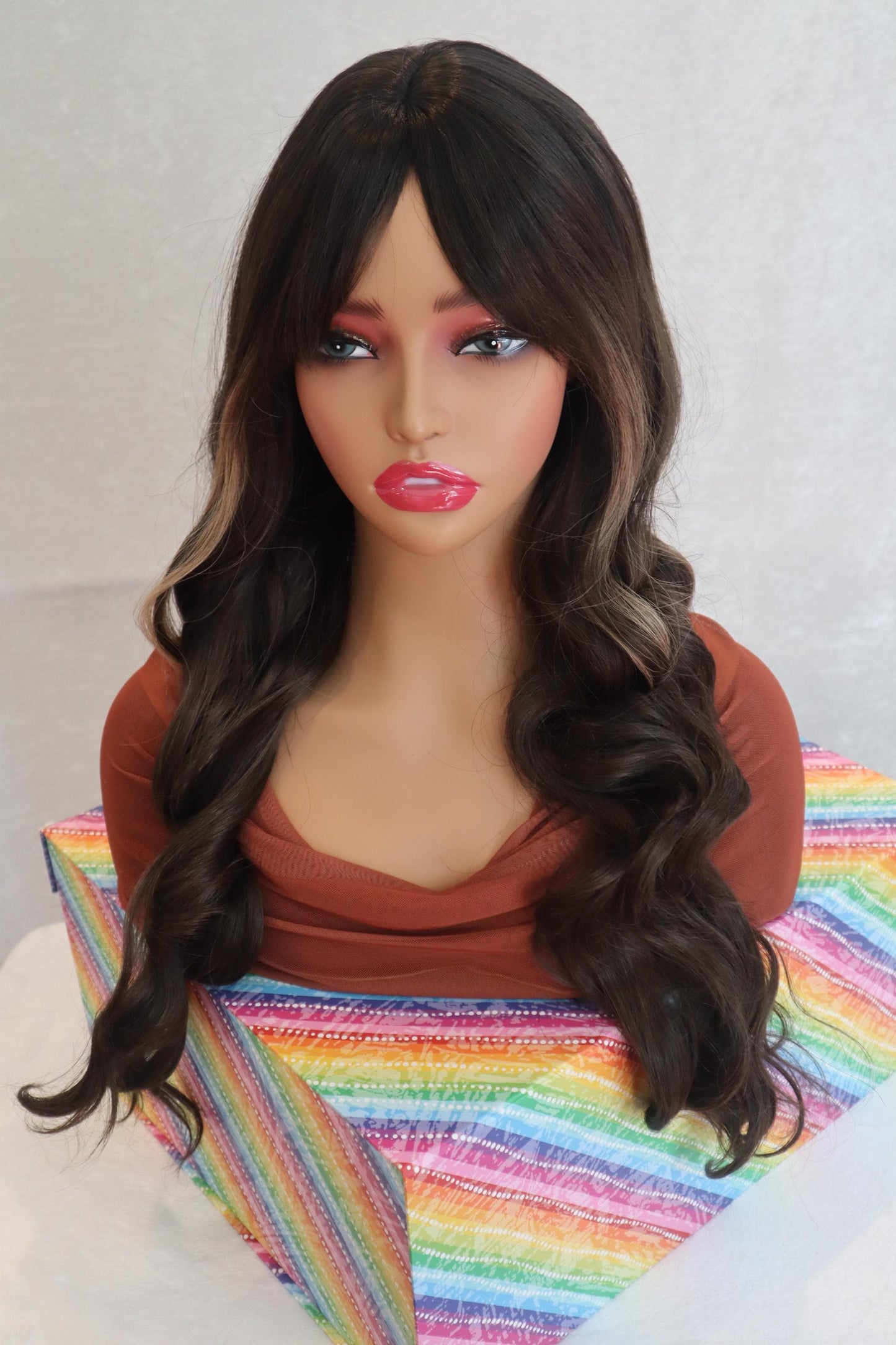 Natural Dark Brown Wavy Wig with Blonde Highlights and Soft Light Bangs