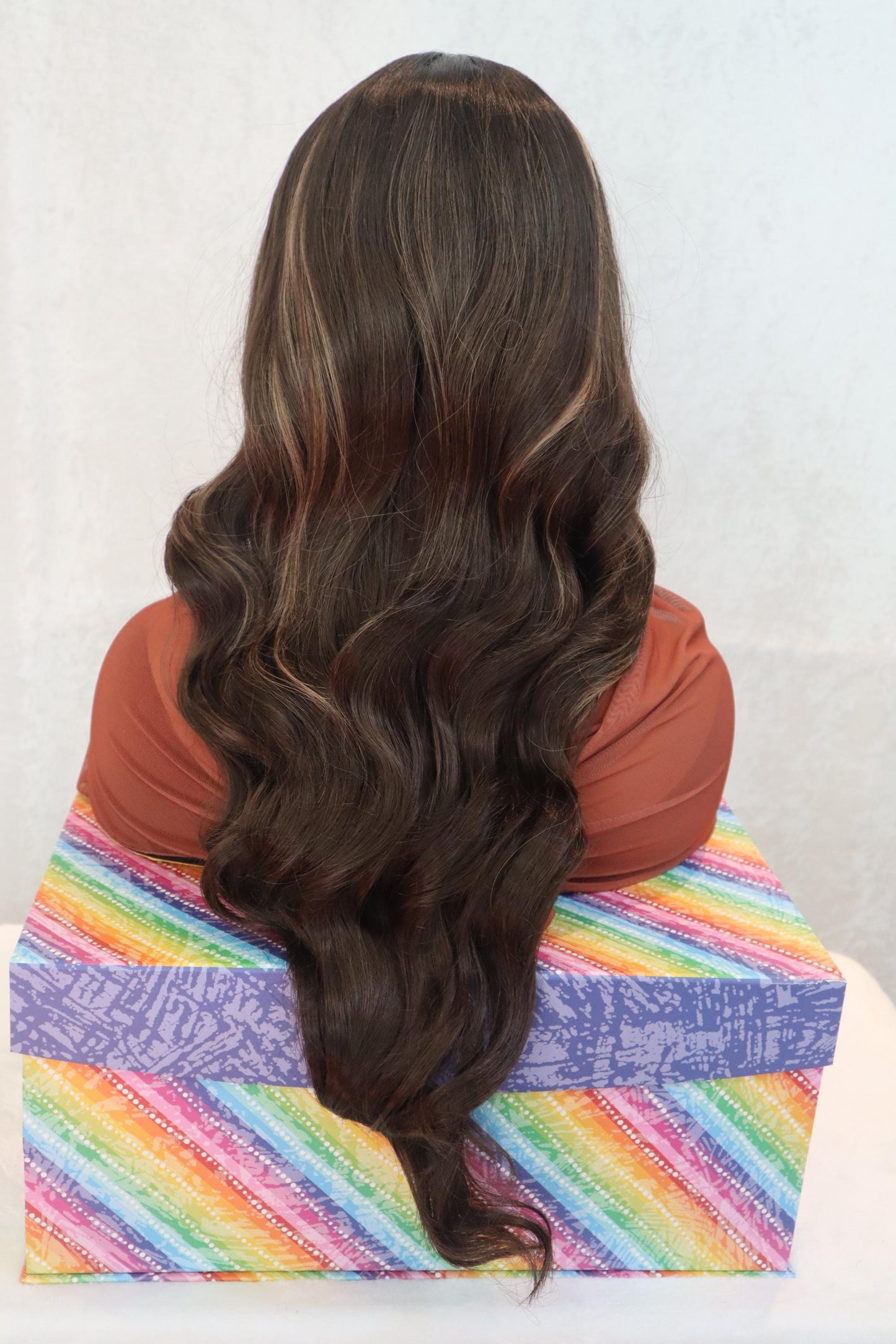 Natural Dark Brown Wavy Wig with Blonde Highlights and Soft Light Bangs