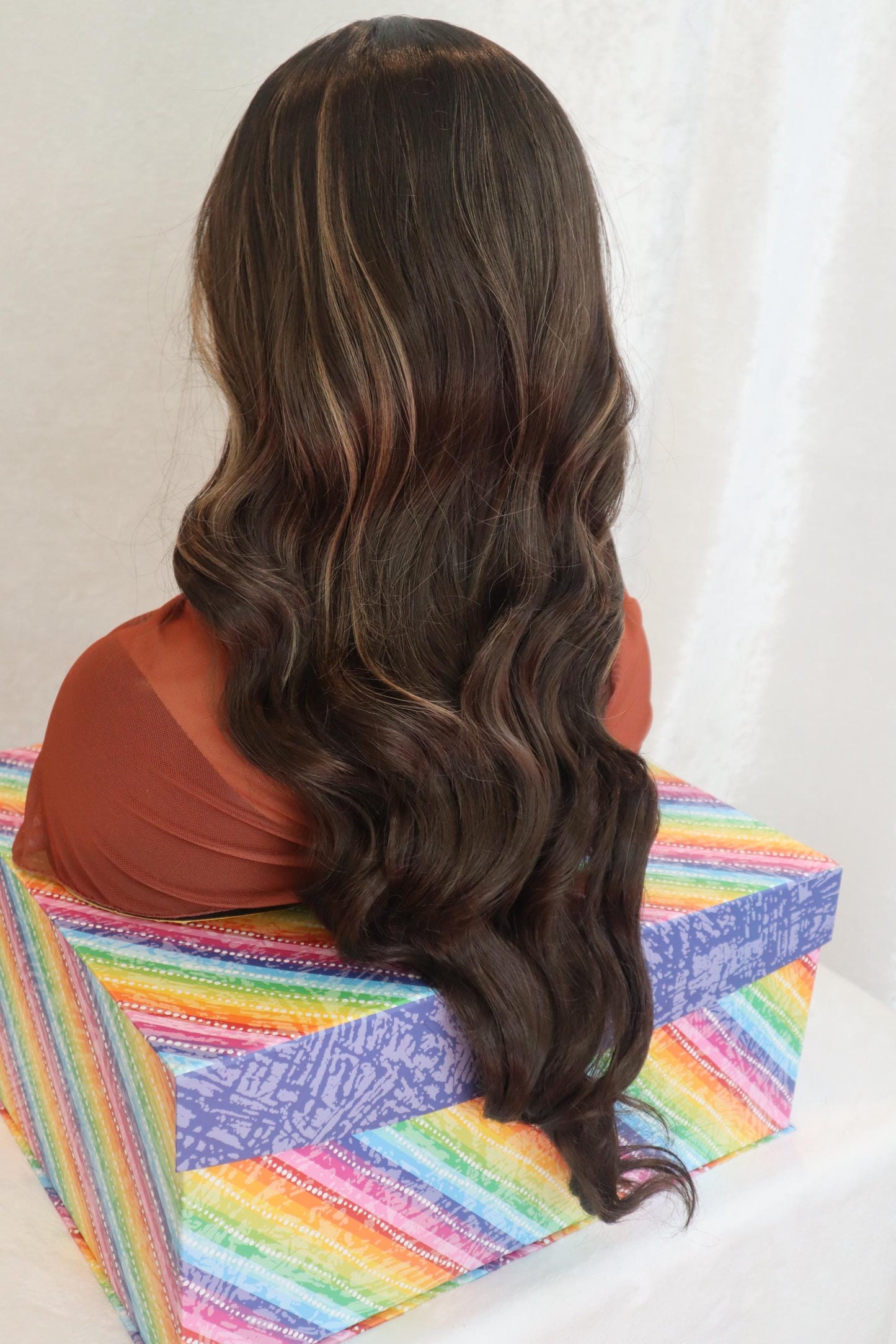 Natural Dark Brown Wavy Wig with Blonde Highlights and Soft Light Bangs