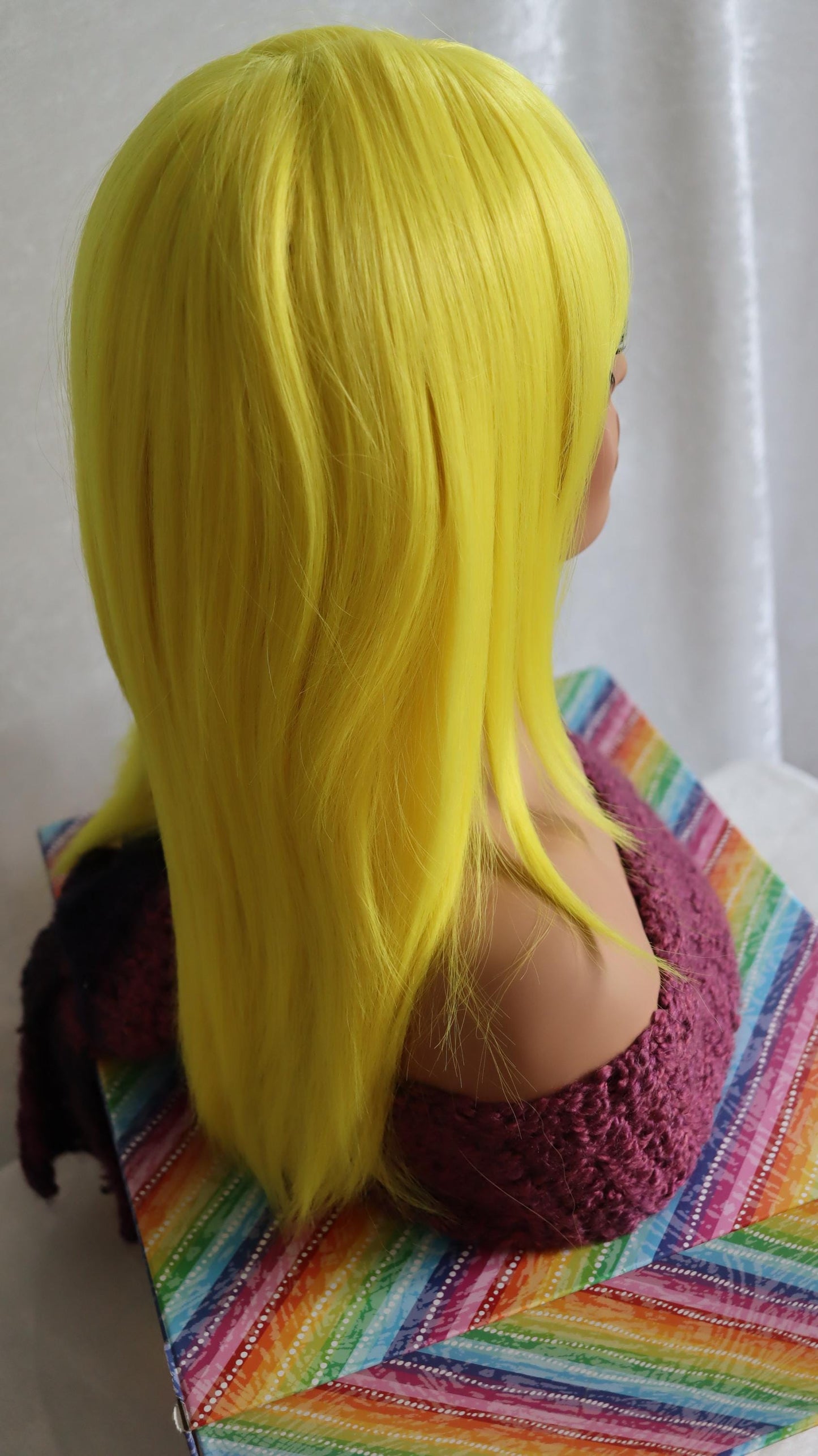 Cartoon Sunshine Colored 18" Bright Yellow Layered Retro Wig – Straight, Glueless Cap with Bangs, Perfect for Cosplay & Festivals